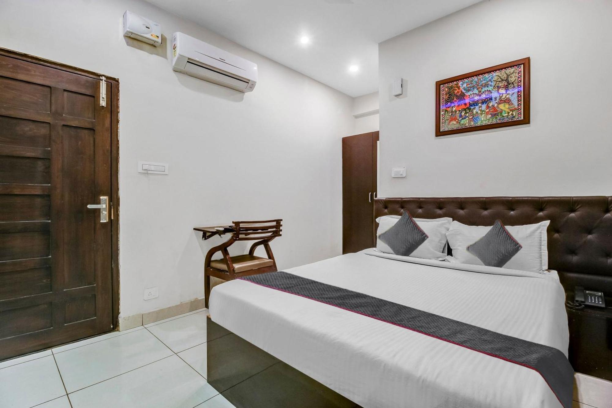 Collection O Galaxy Suites Hyderabad Bagian luar foto