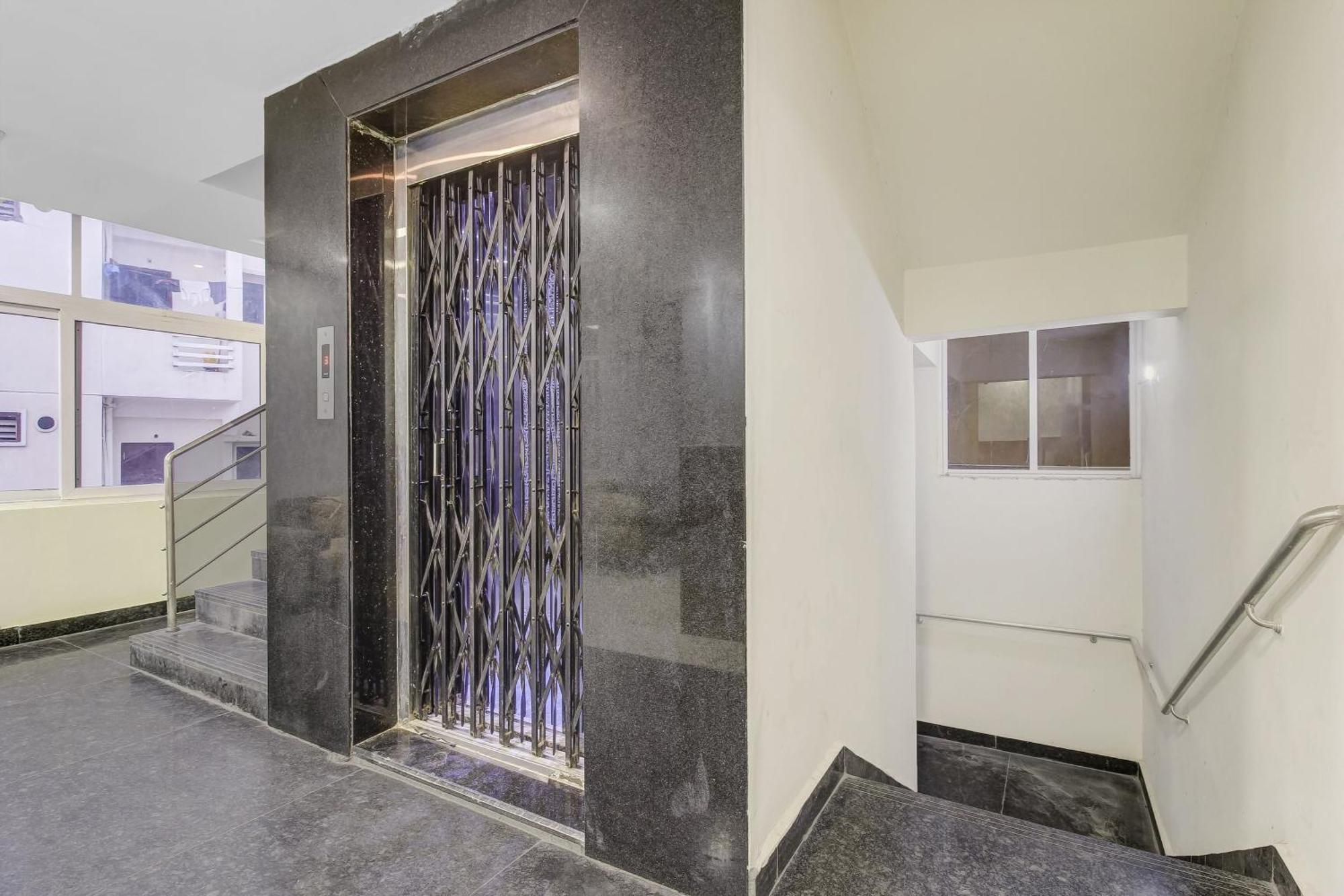 Collection O Galaxy Suites Hyderabad Bagian luar foto