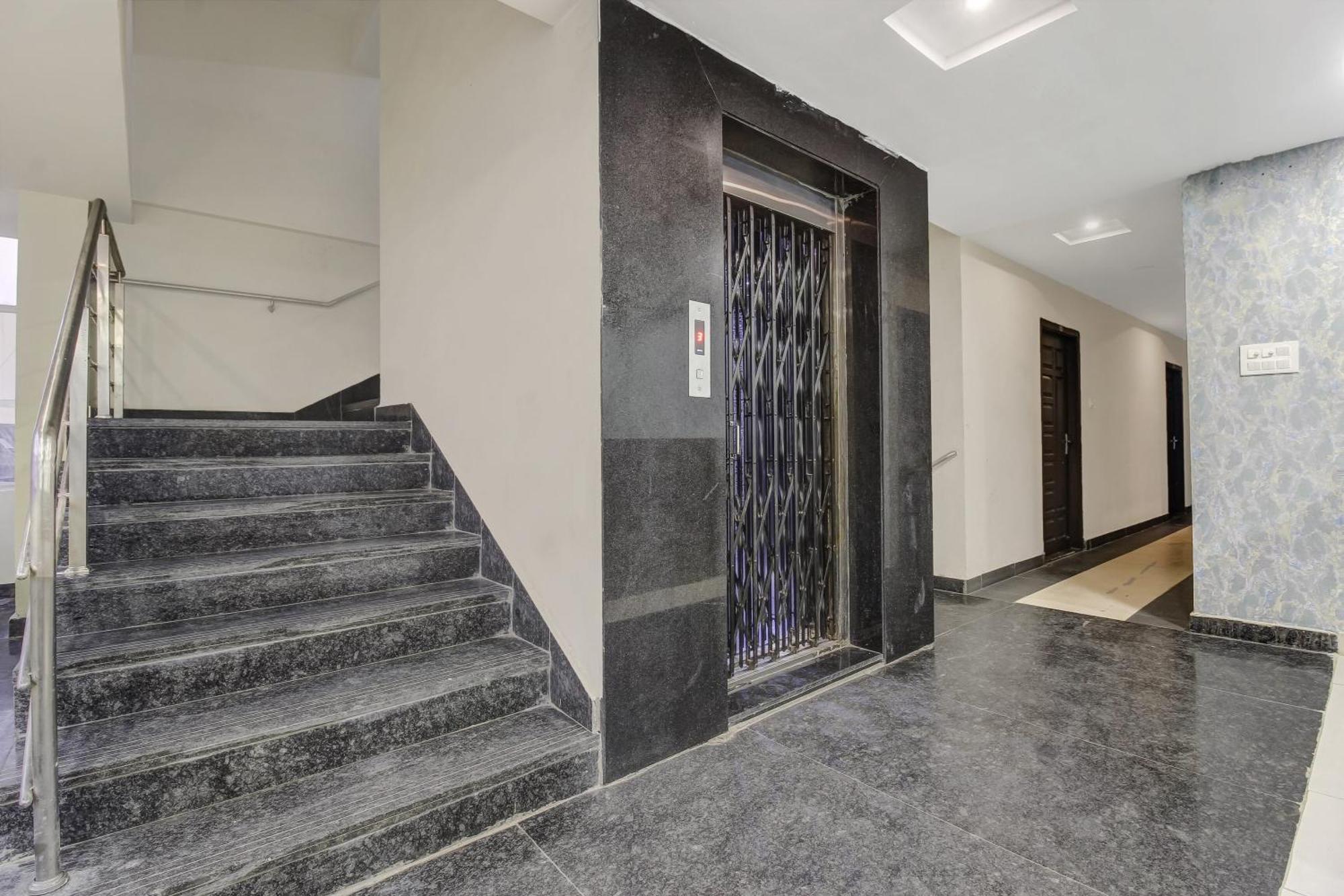 Collection O Galaxy Suites Hyderabad Bagian luar foto