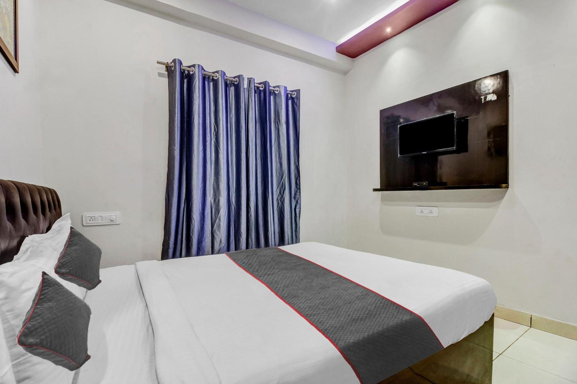 Collection O Galaxy Suites Hyderabad Bagian luar foto